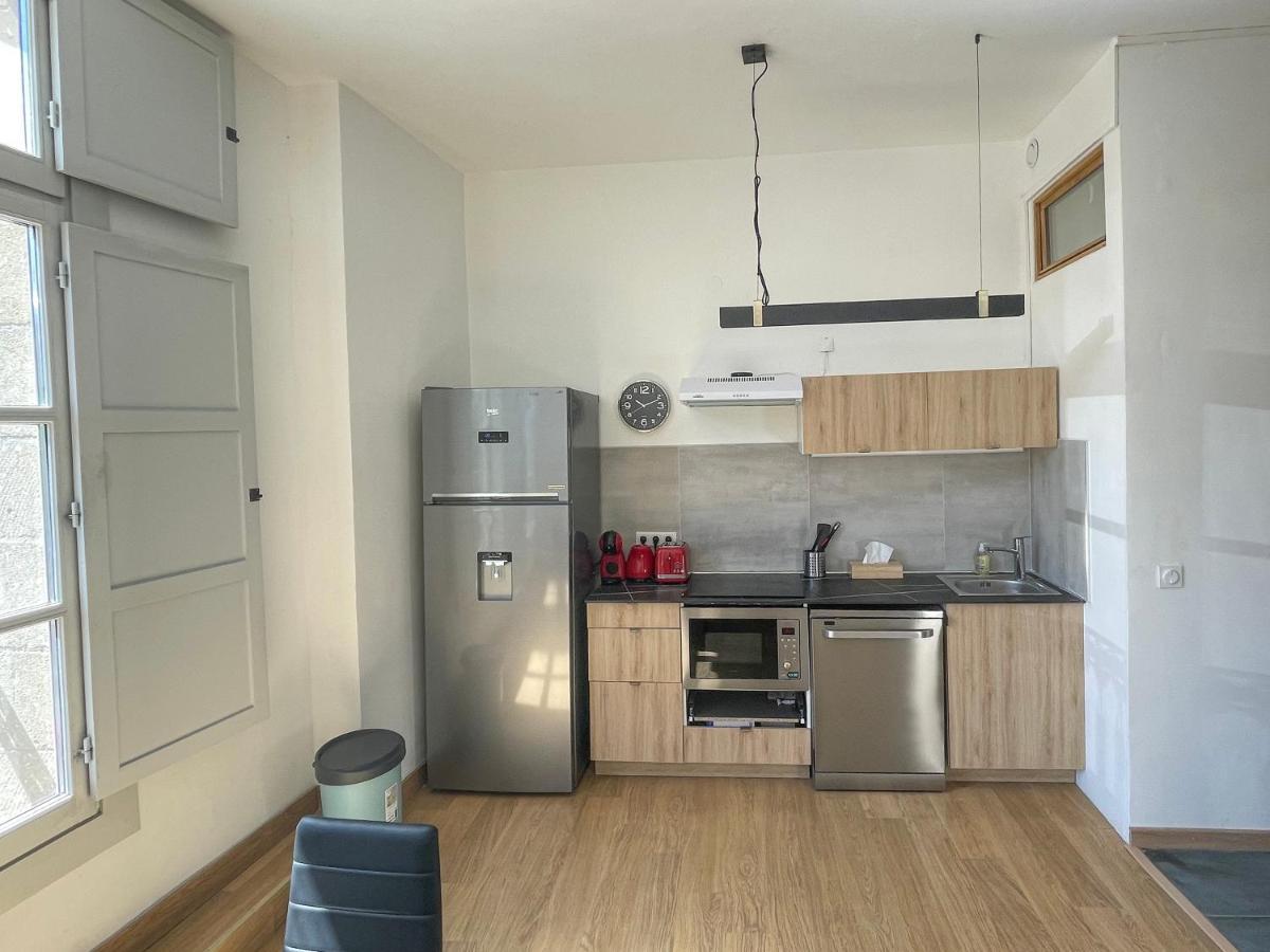 Place De La Mairie, Art Apartment
