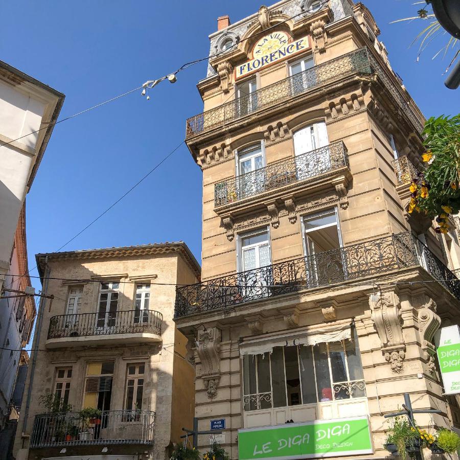 Place De La Mairie, Art Apartment